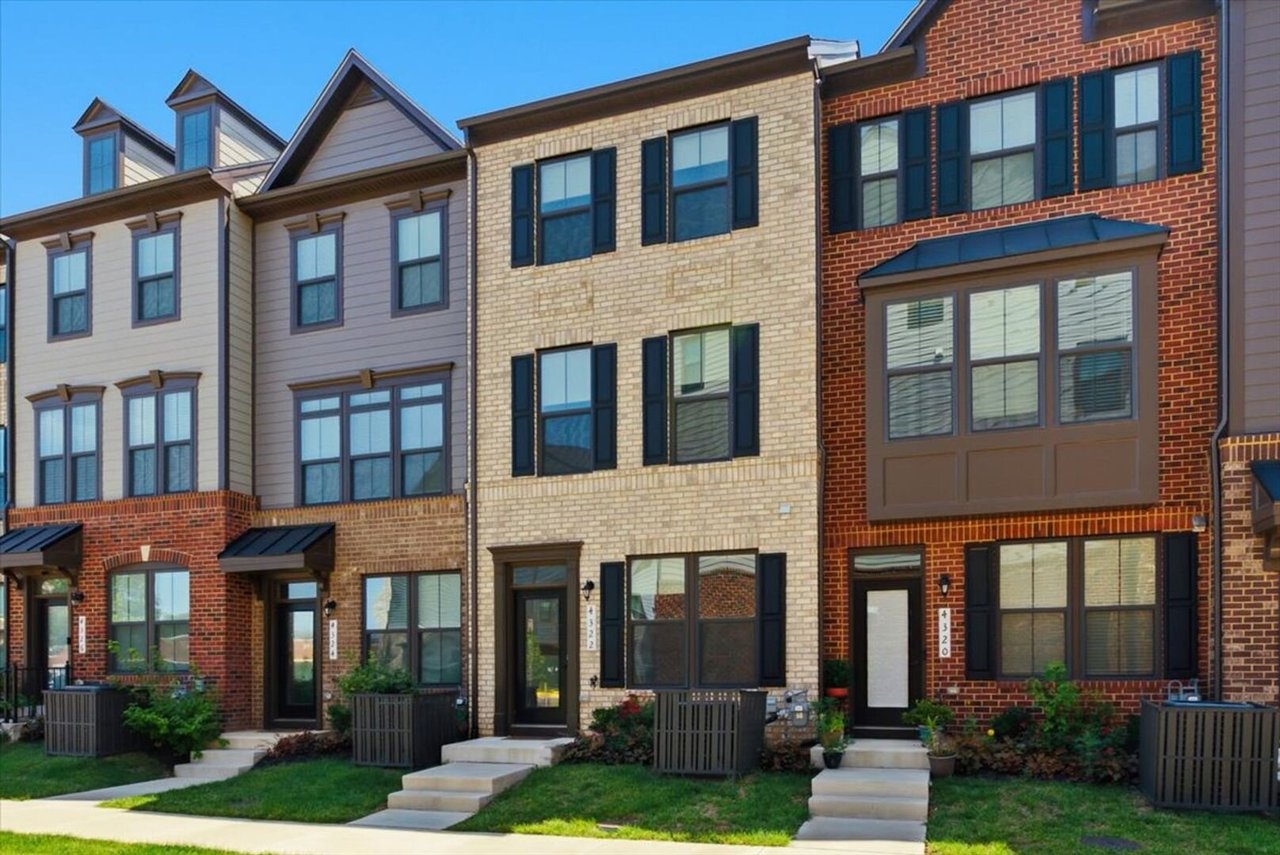 4322 Ellipse Terrace Chantilly, VA 20151