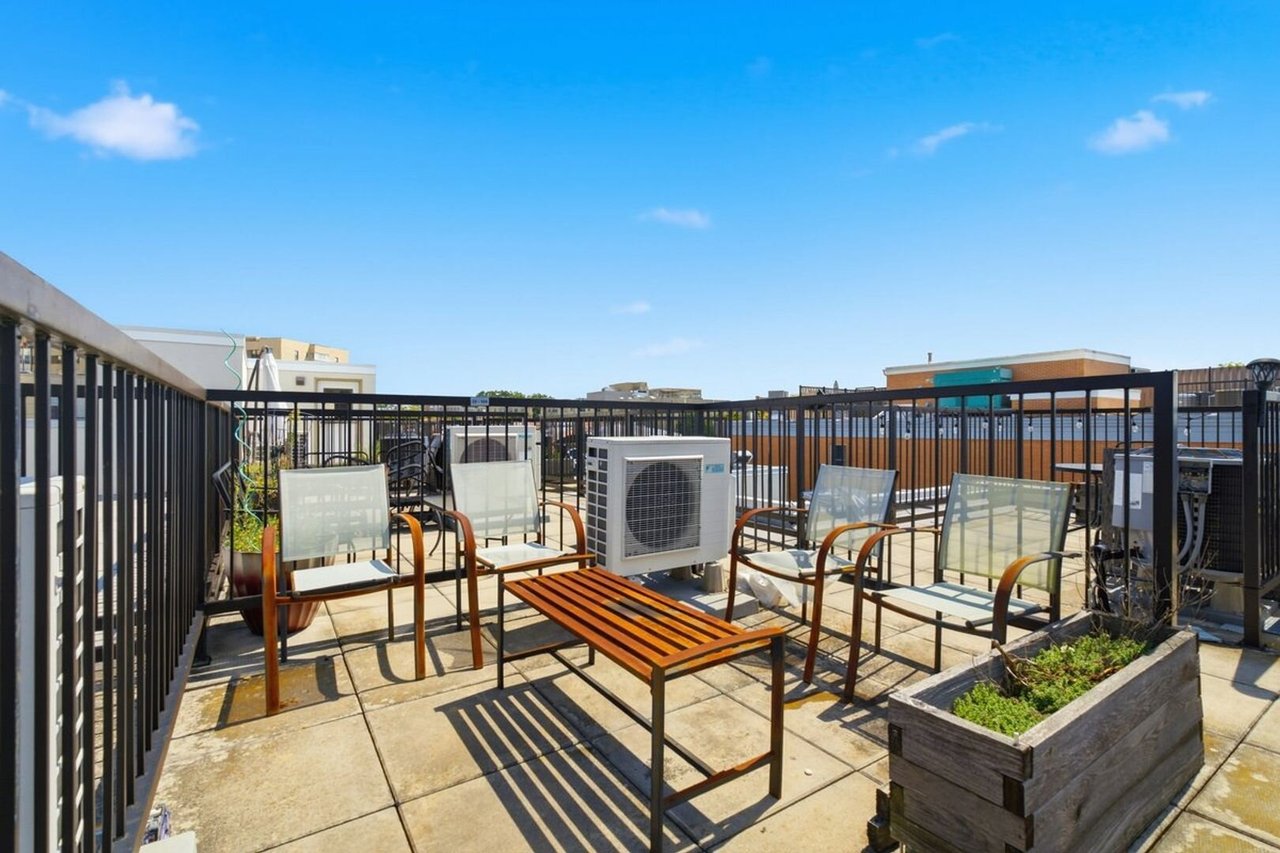 2422 17th St #104 Washington, DC 20009