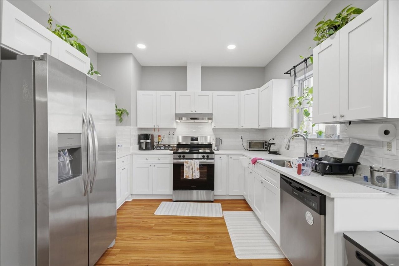 2447 Clover Field Cir Herndon, VA 20171
