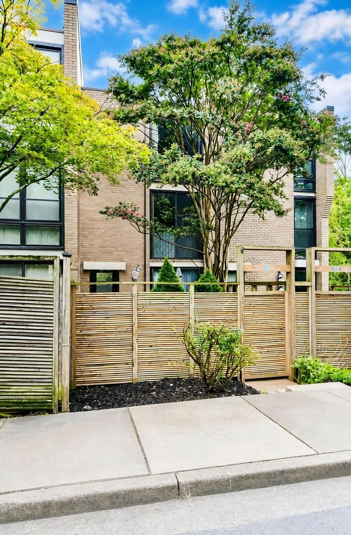 11475 Washington Plz W Reston, VA 20190