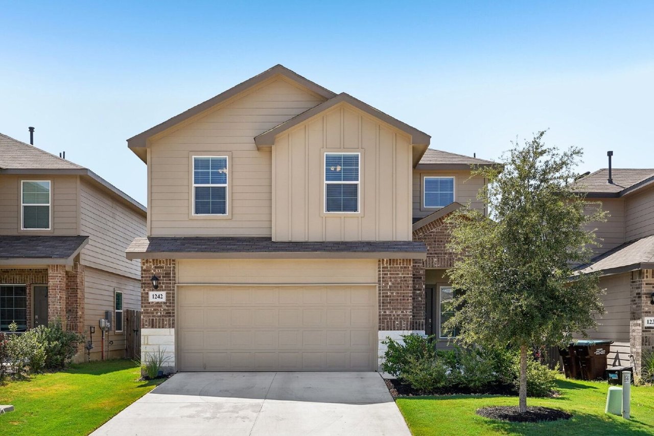 1242 Yellow Warbler Run San Antonio, TX 78253