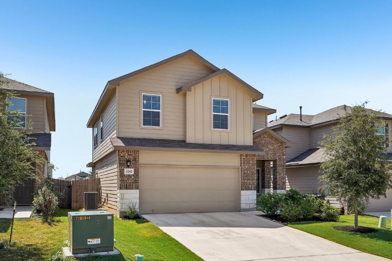 1242 Yellow Warbler Run San Antonio, TX 78253