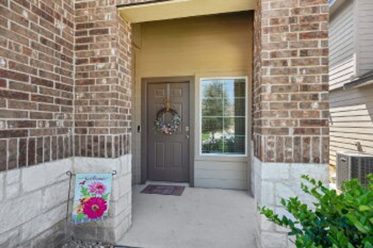 1242 Yellow Warbler Run San Antonio, TX 78253