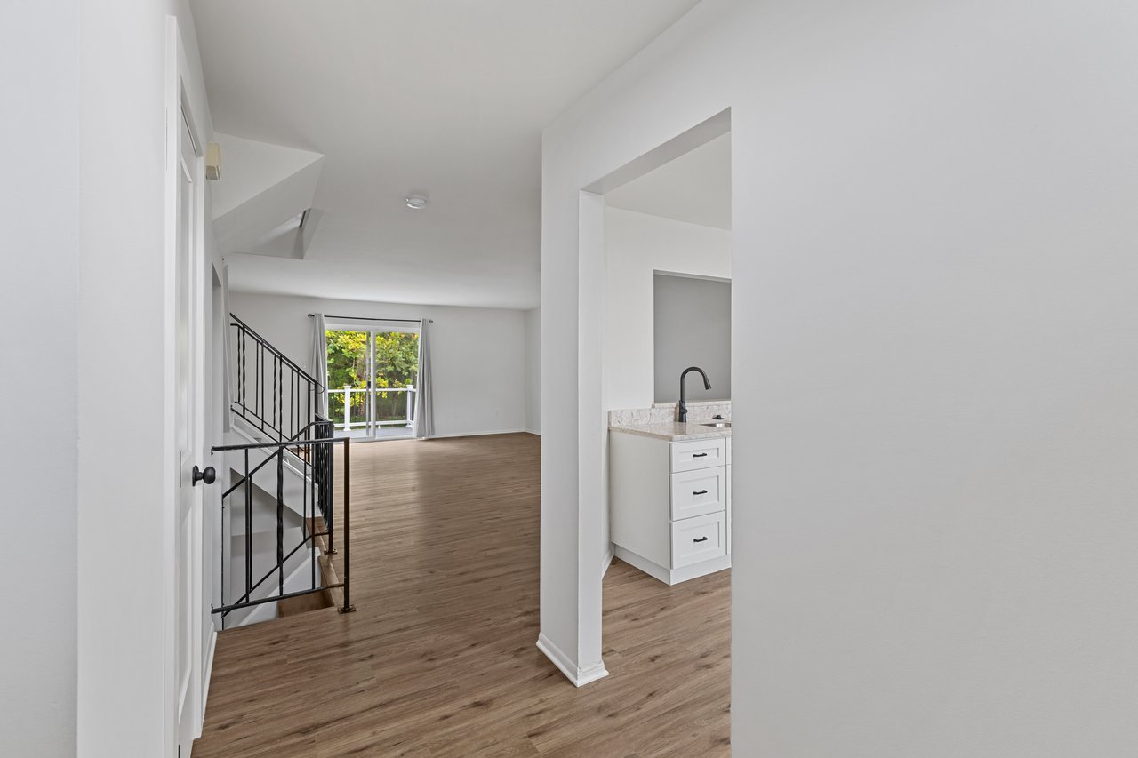 6082 Majors Lane