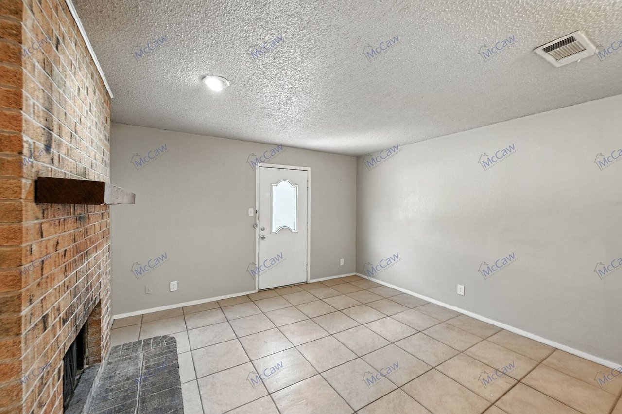 6176 Vega Dr. Fort Worth, TX 76133