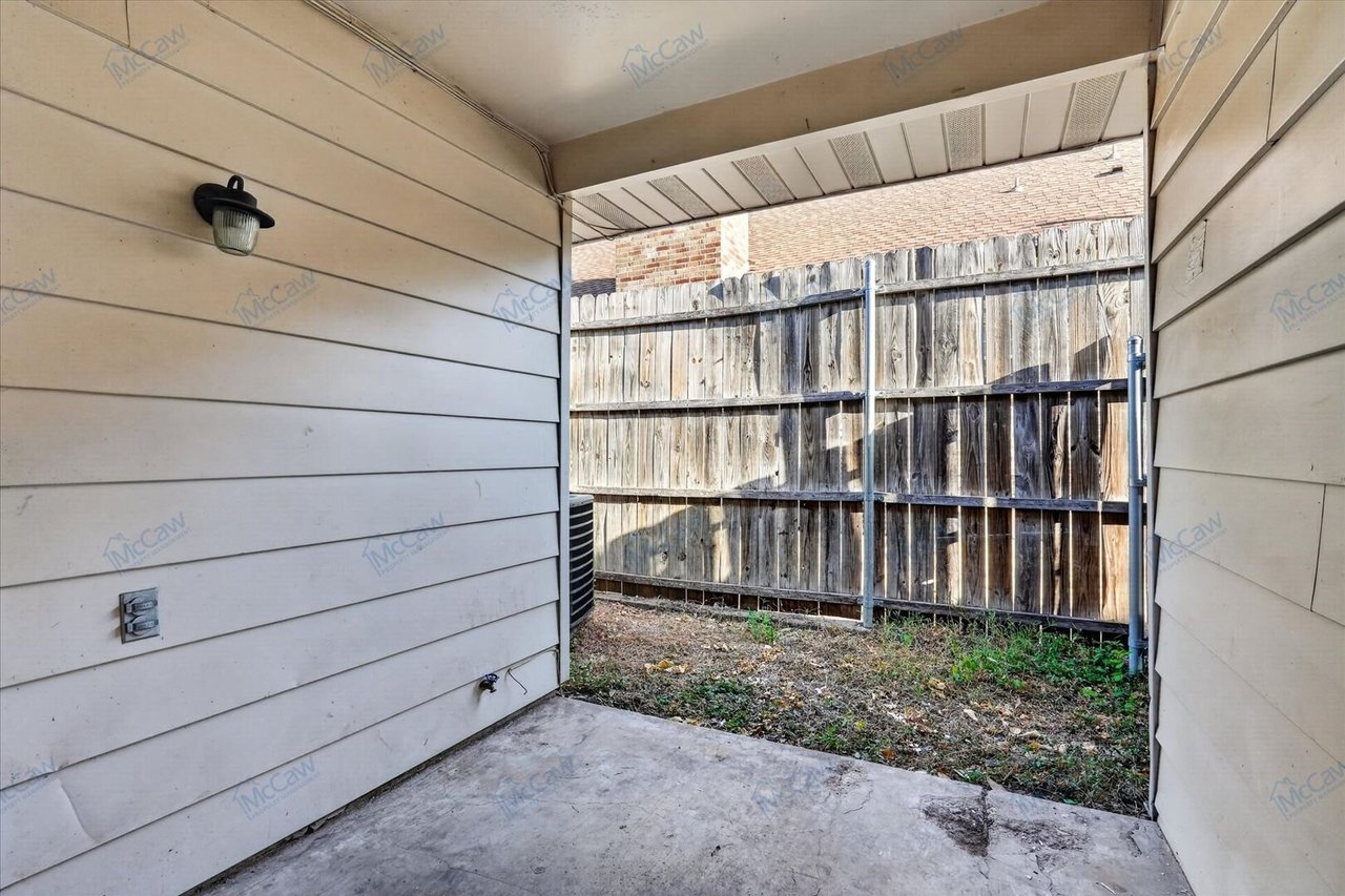 210 Rolston Rd Unit 2 Irving, TX 75060