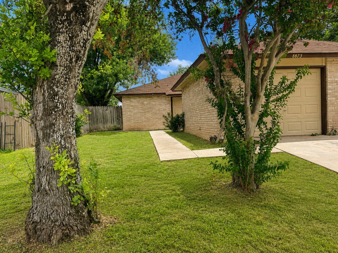 8873 Meadow Trace San Antonio, TX 78250