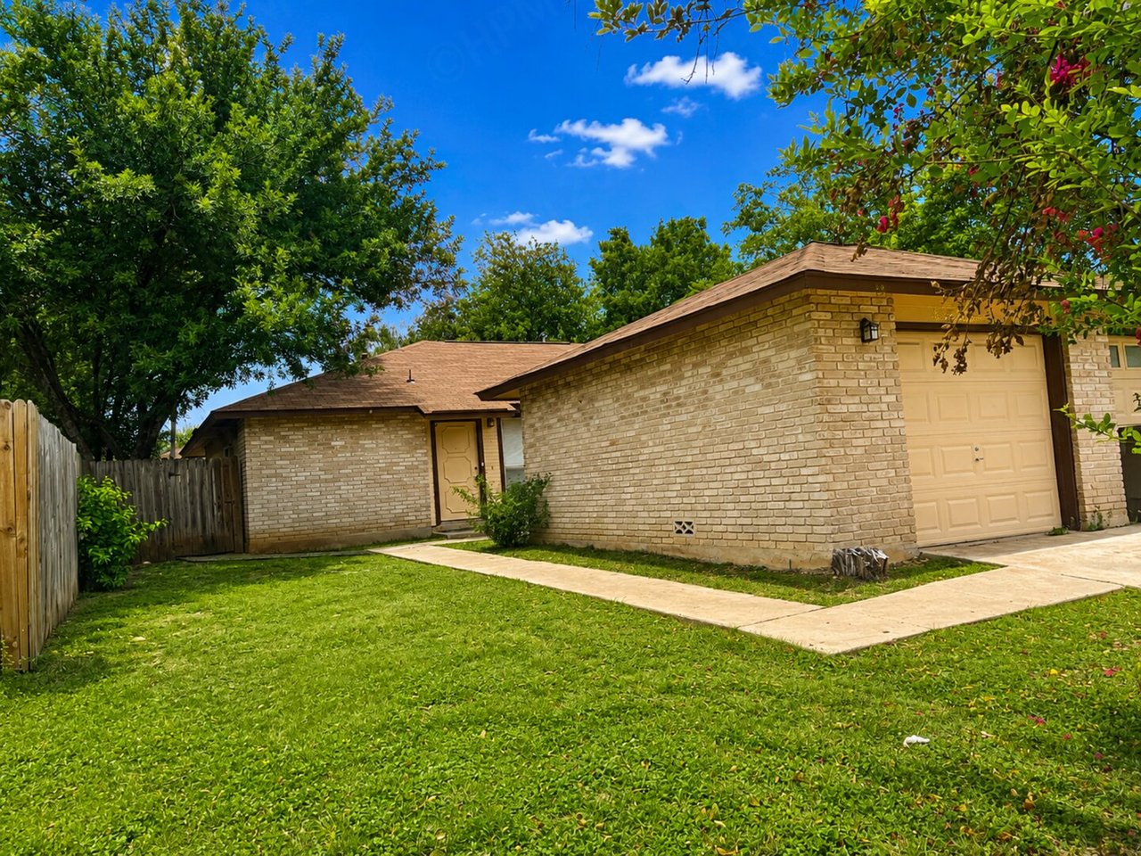 8873 Meadow Trace San Antonio, TX 78250