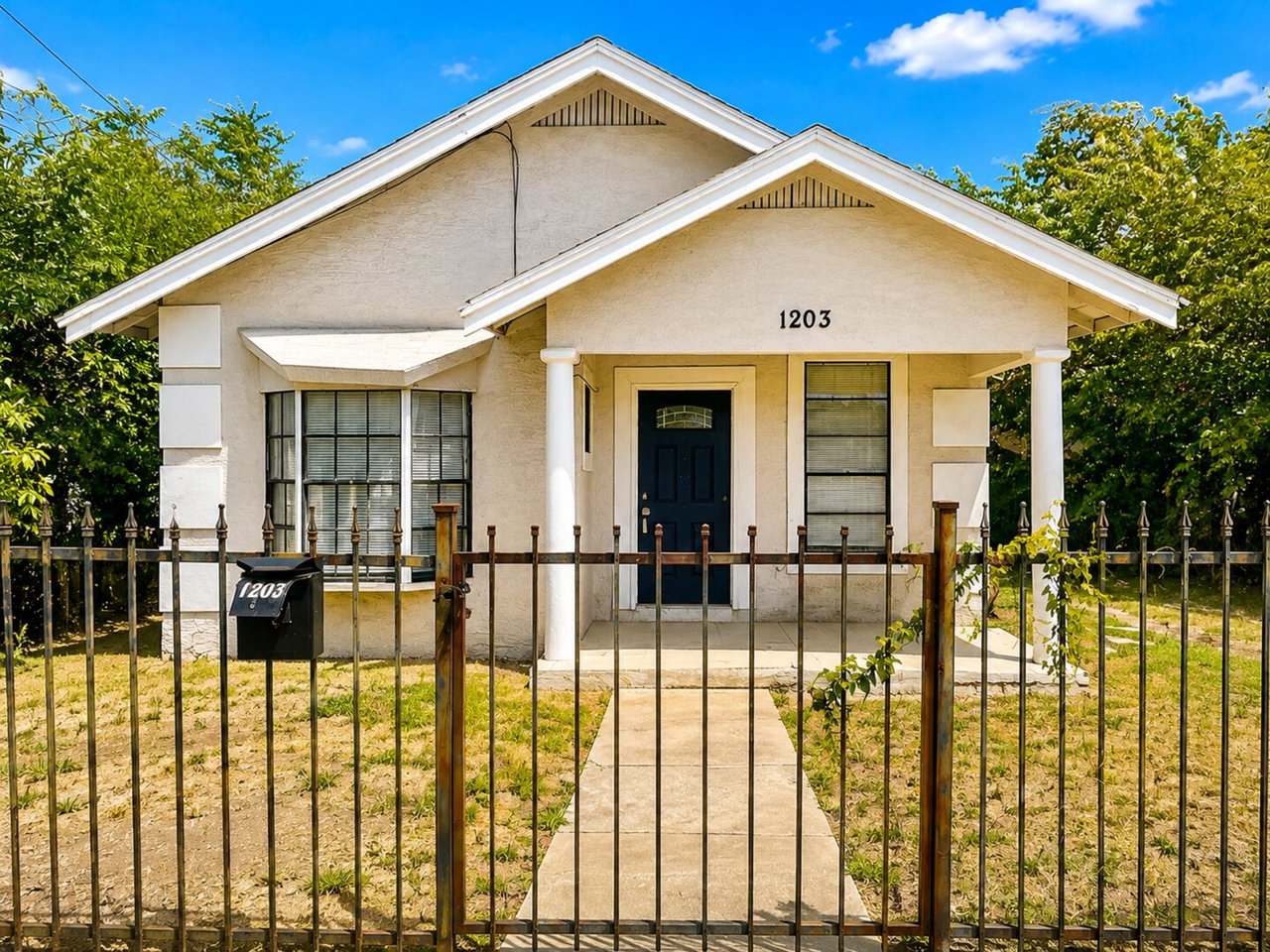 1203 Lamar San Antonio, TX 78202