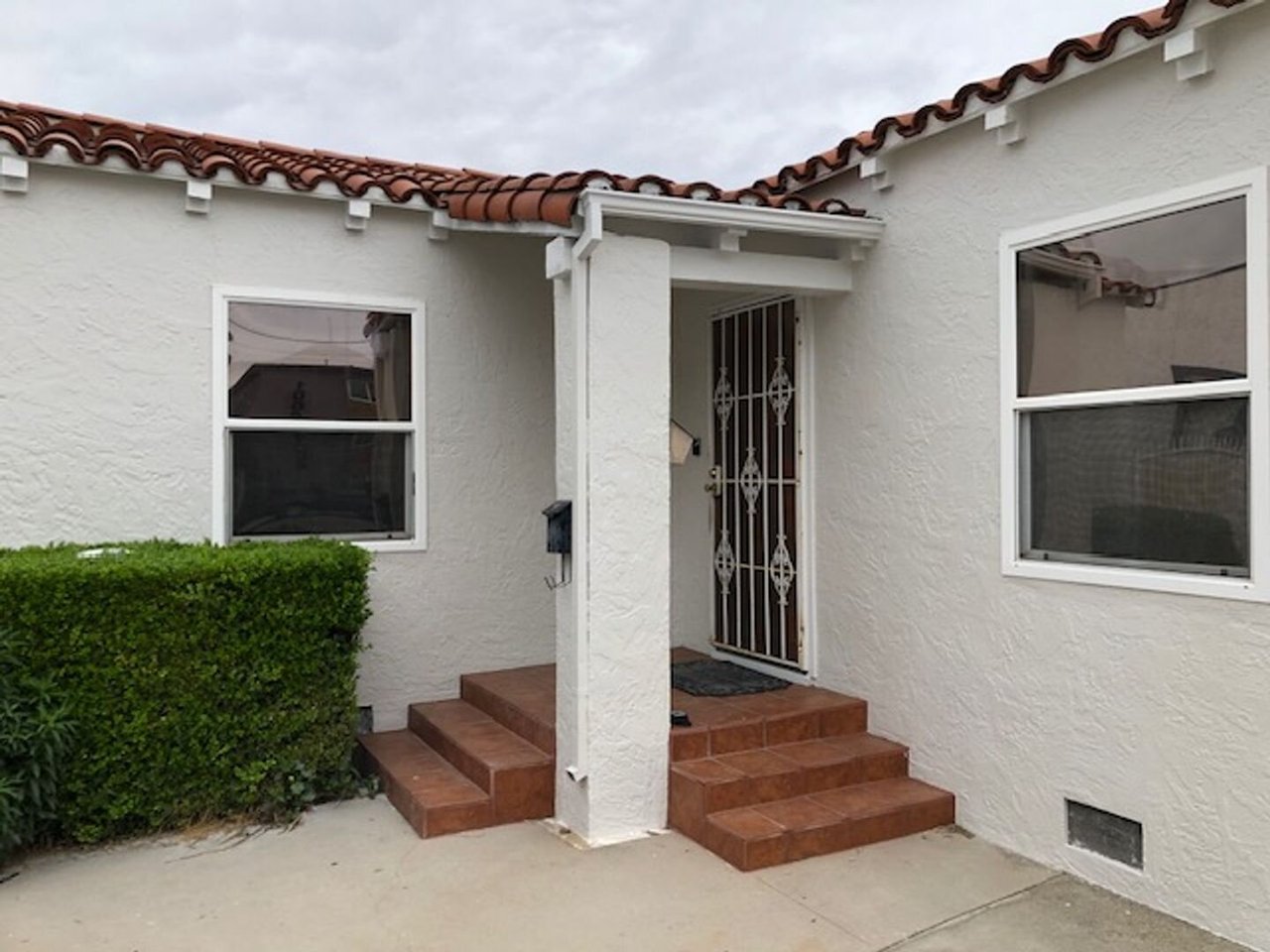 1061 E MARKET ST LONG BEACH, CA 90805