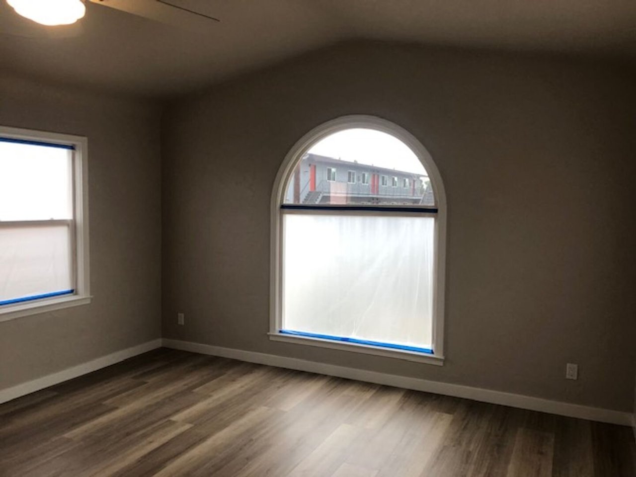 1061 E MARKET ST LONG BEACH, CA 90805