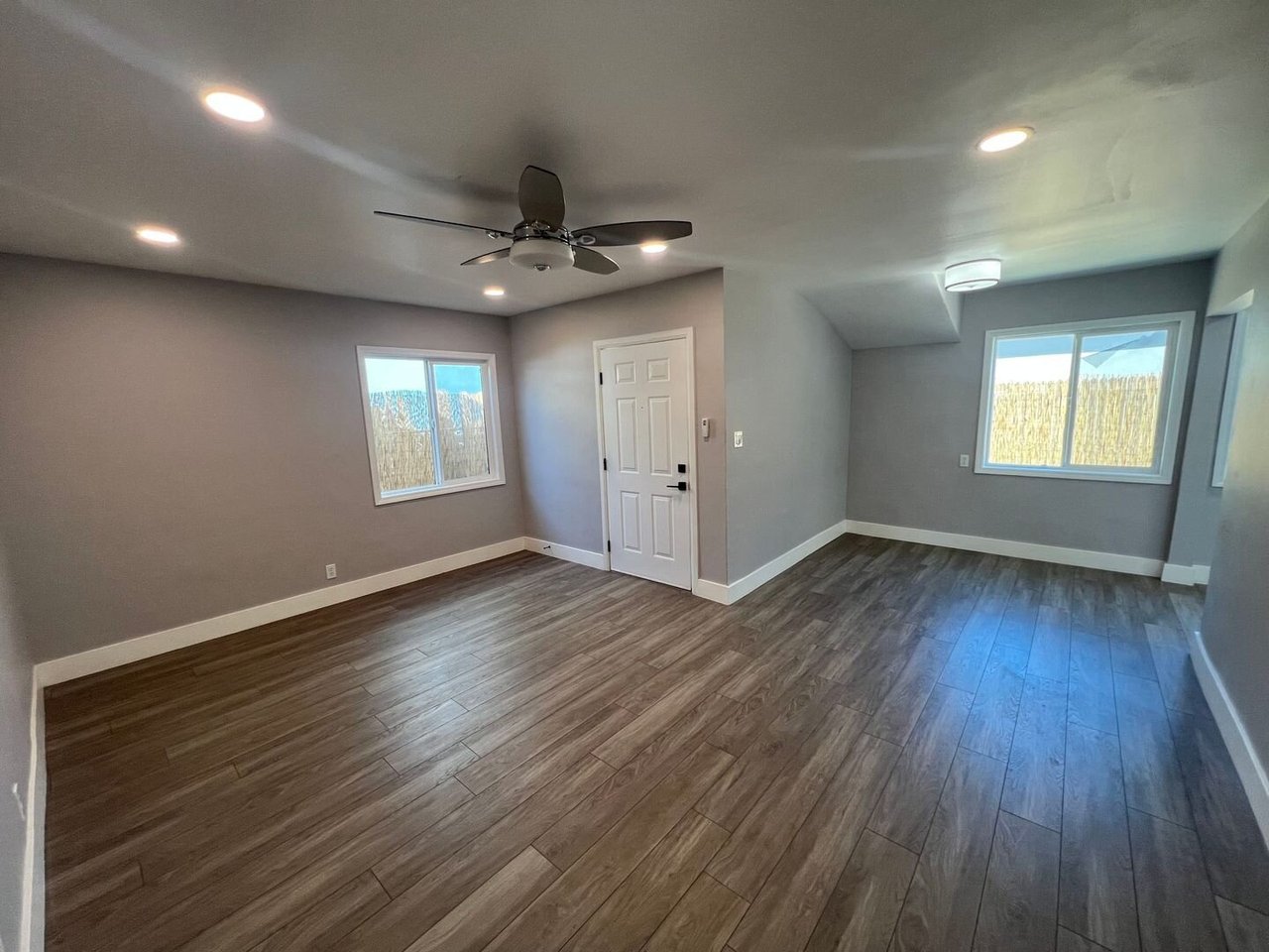 13717 1/2  YUKON AVE HAWTHORNE, CA 90250