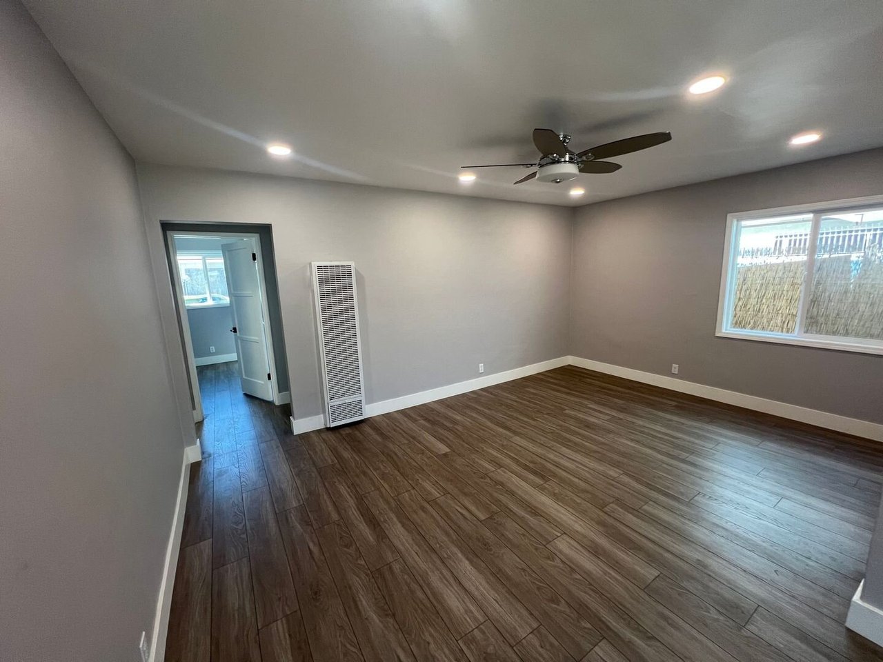 13717 1/2  YUKON AVE HAWTHORNE, CA 90250