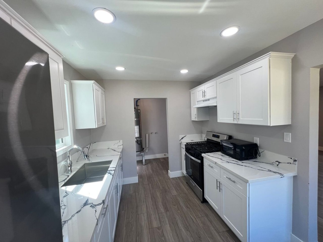 13717 1/2  YUKON AVE HAWTHORNE, CA 90250