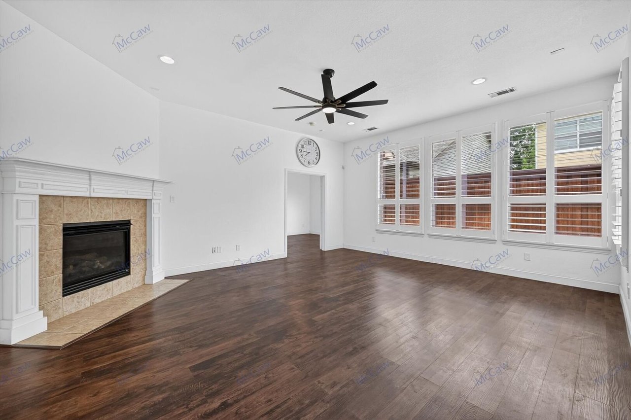 2208 Grizzly Run Ln. Euless, TX 76039