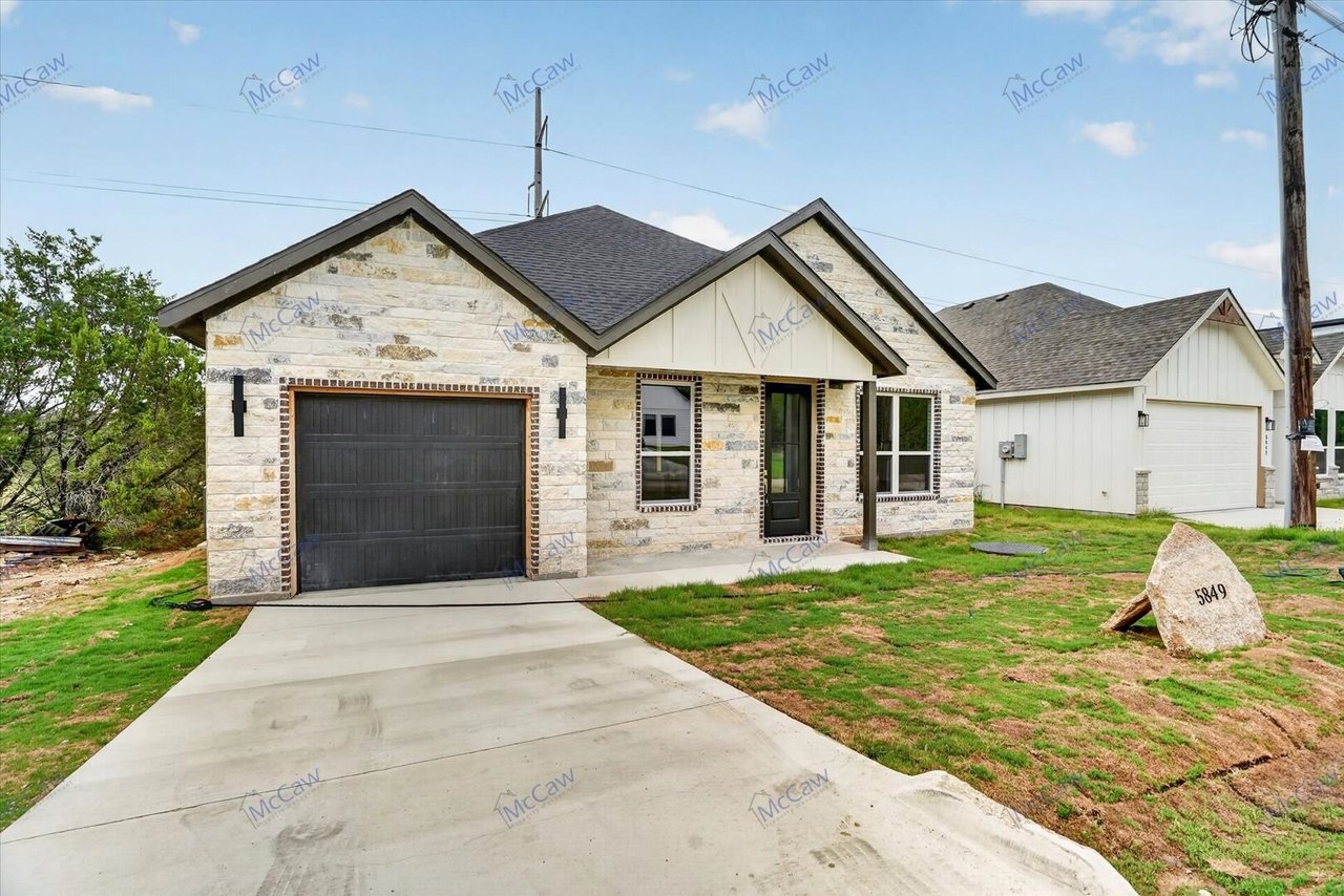 5849 Black Pine Cir. Granbury, 76048