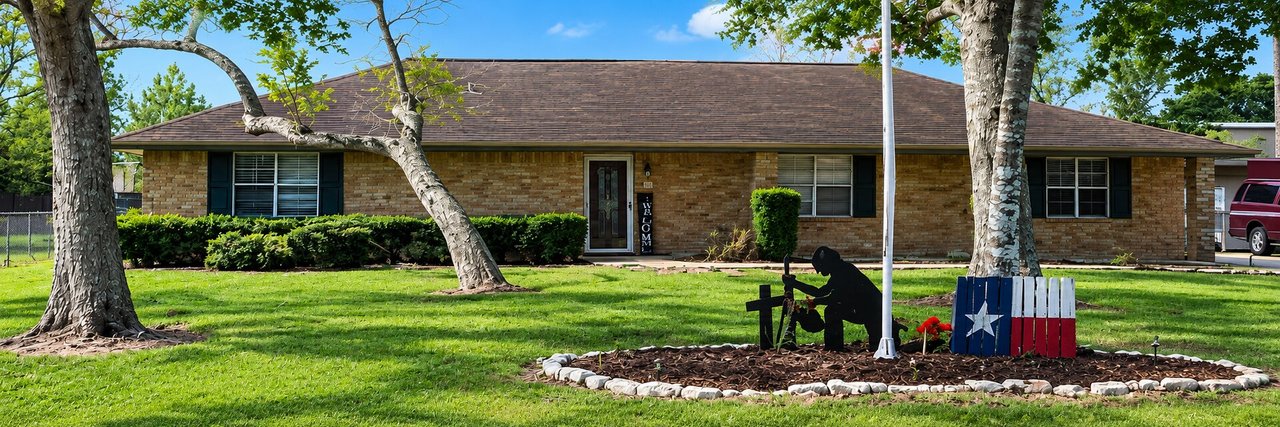 2509 CR #582A Brazoria, TX 77422