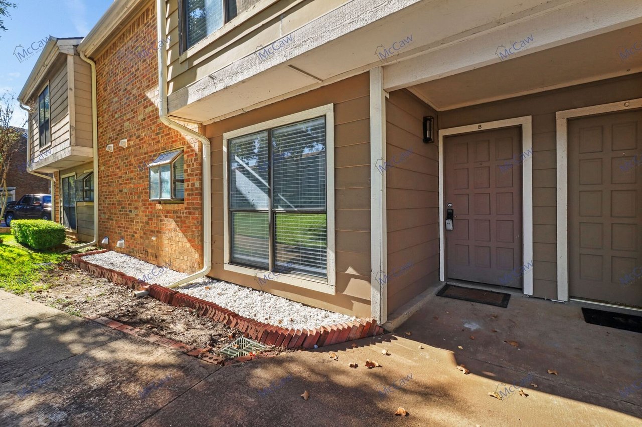 2101 Park Willow Ln. #B Arlington, TX 76011