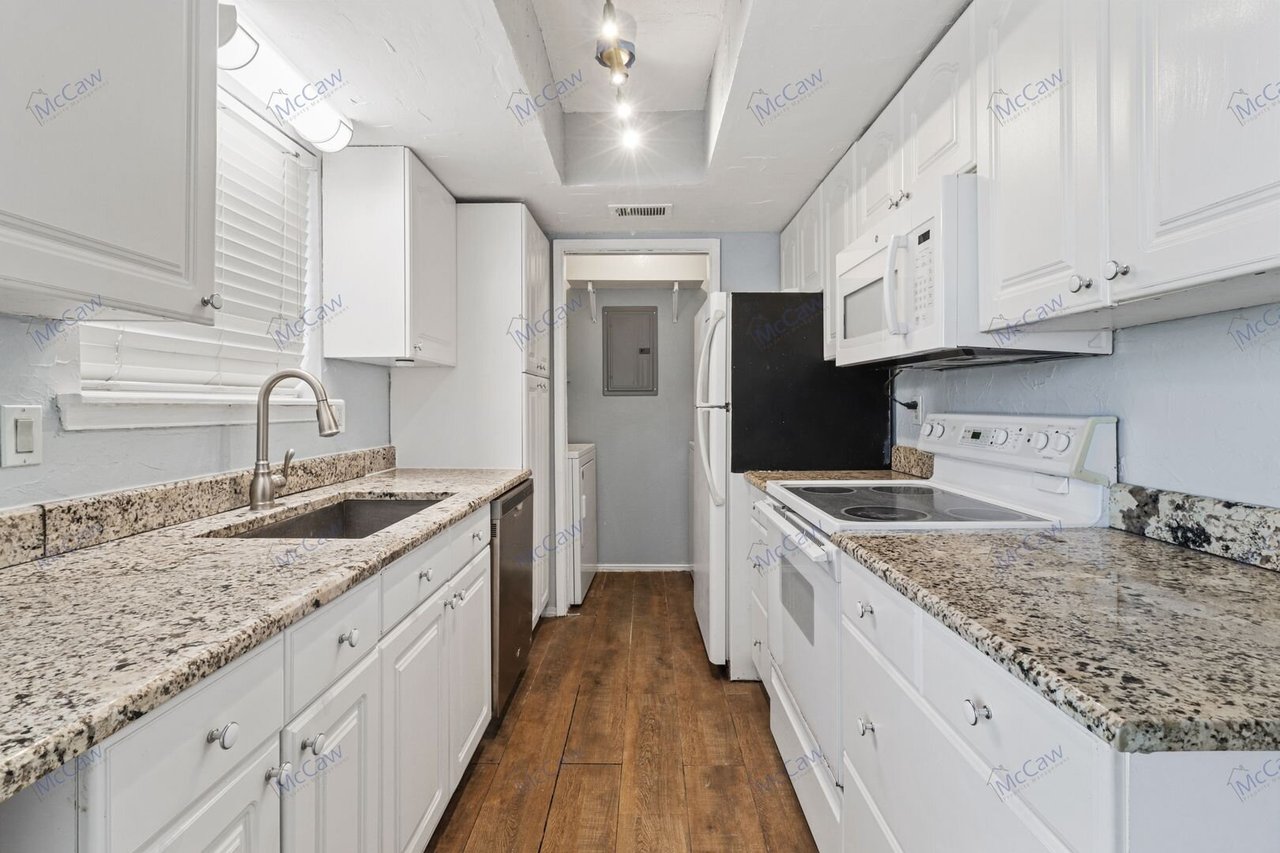 2101 Park Willow Ln. #B Arlington, TX 76011