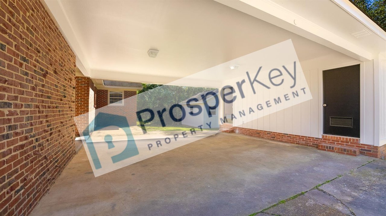 4924 Roxbury Dr