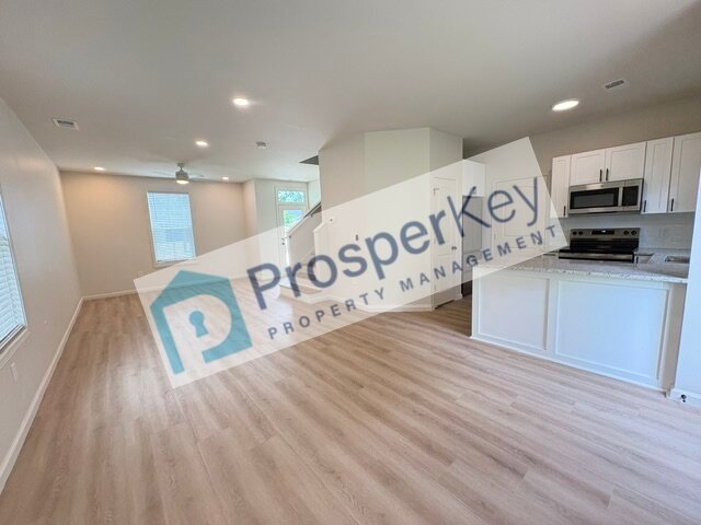 215 W Chappell
