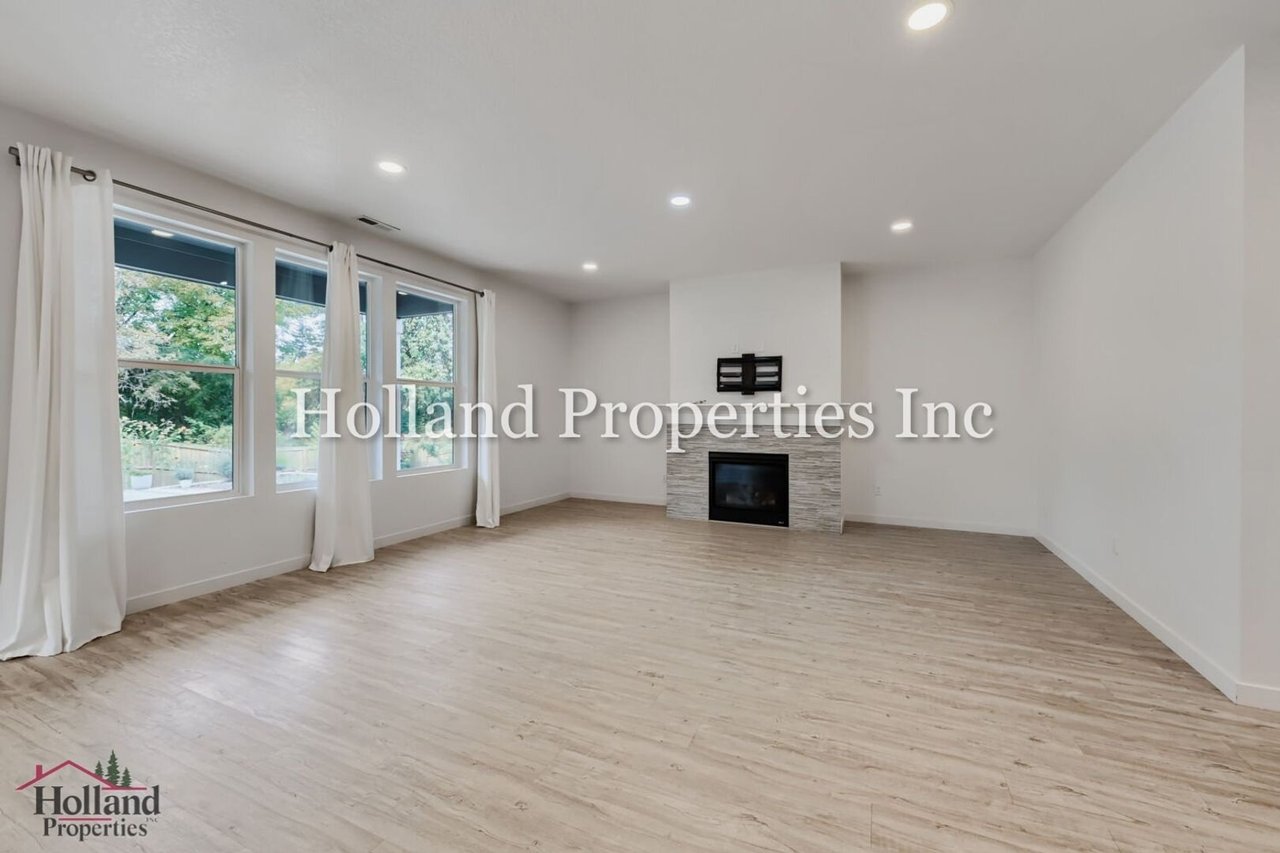 1755 S Quartz Dr Cornelius, OR 97113
