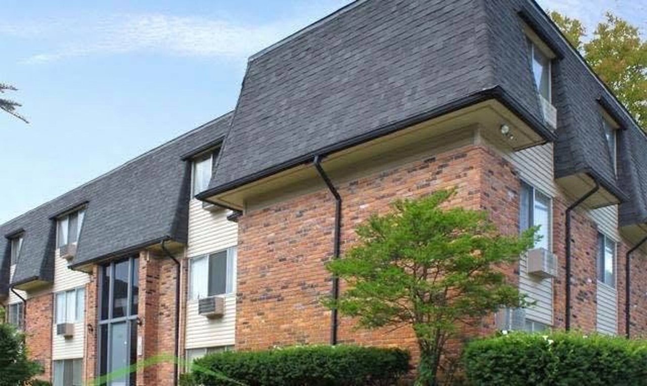 837 Ludlow Ave Apt 201 Rochester, MI 48307