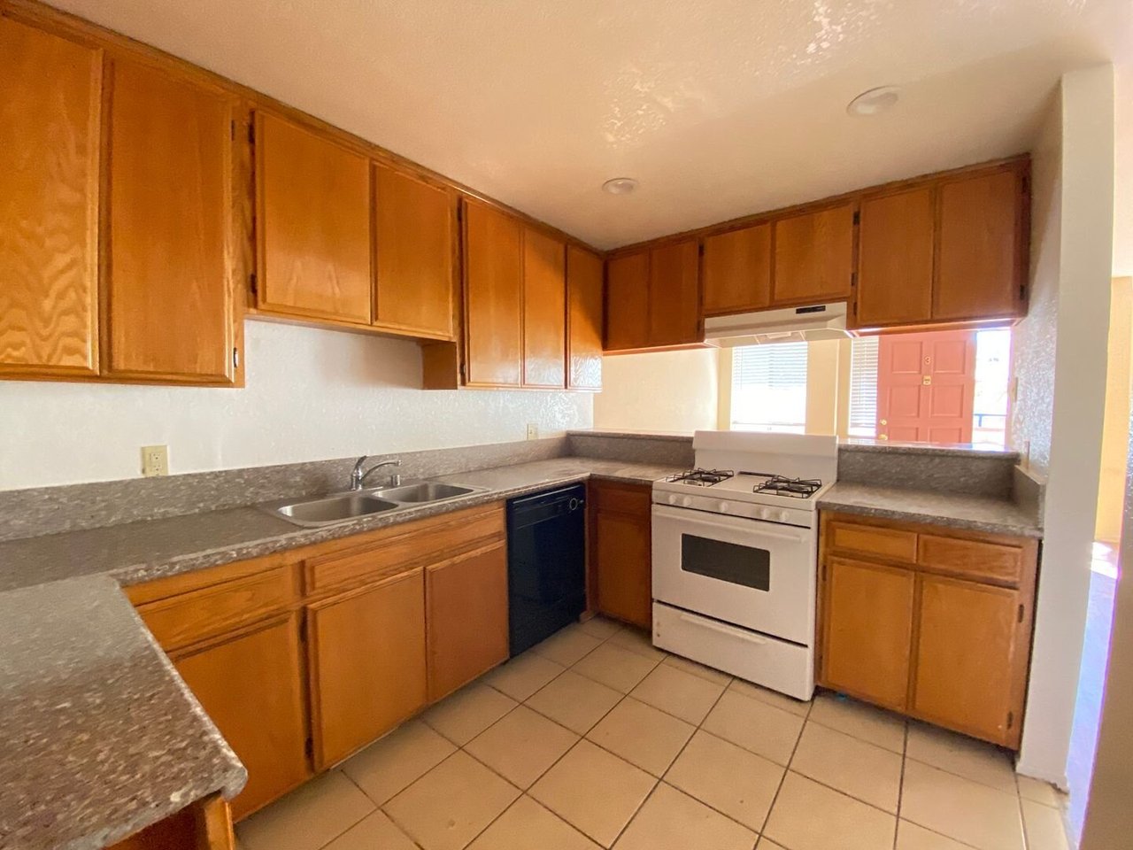 10318 Commerce Ave #3 Tujunga, CA 91042