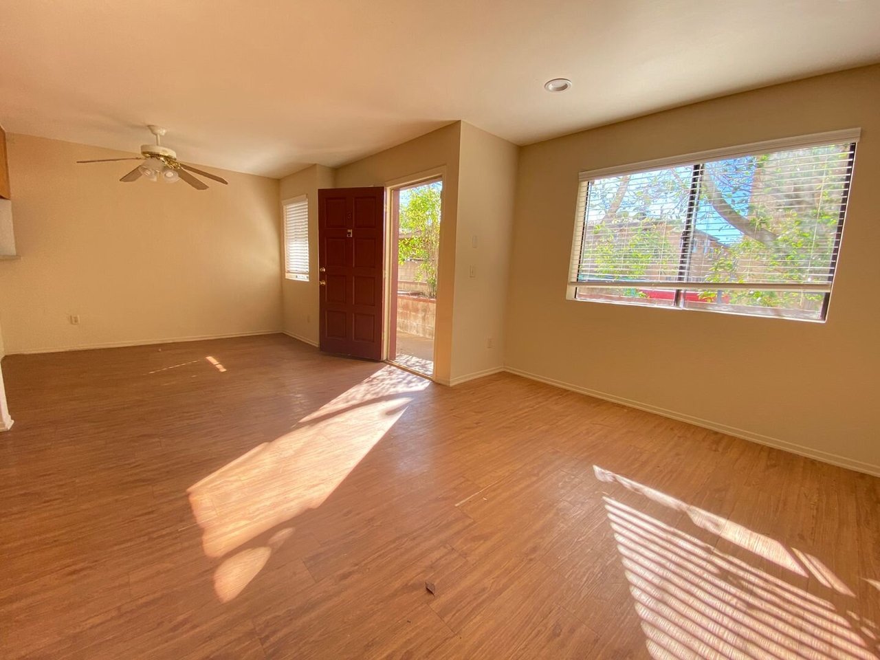 10318 Commerce Ave #3 Tujunga, CA 91042