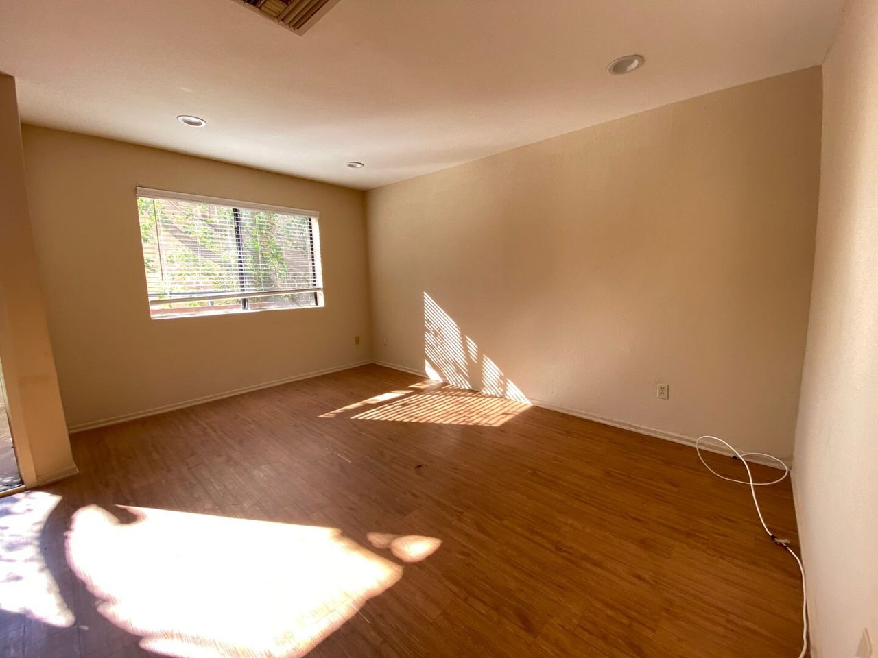 10318 Commerce Ave #3 Tujunga, CA 91042