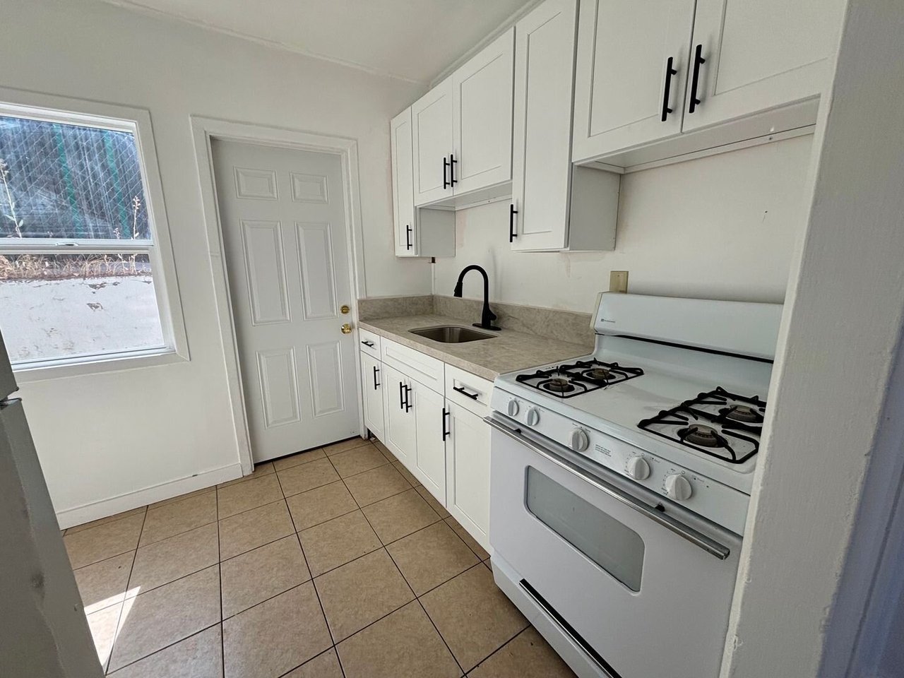 10156 1/4 Helendale Ave Tujunga, CA 91042