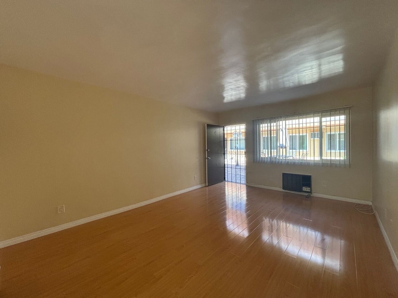 526 E Windsor Rd. #4 Glendale, CA 91205