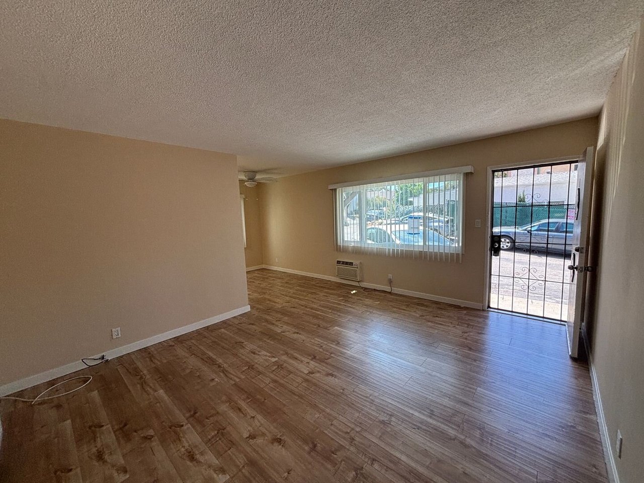 10237 Commerce Ave - 1 Tujunga, CA 91042