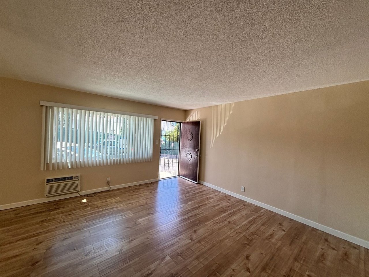 10237 Commerce Ave - 1 Tujunga, CA 91042
