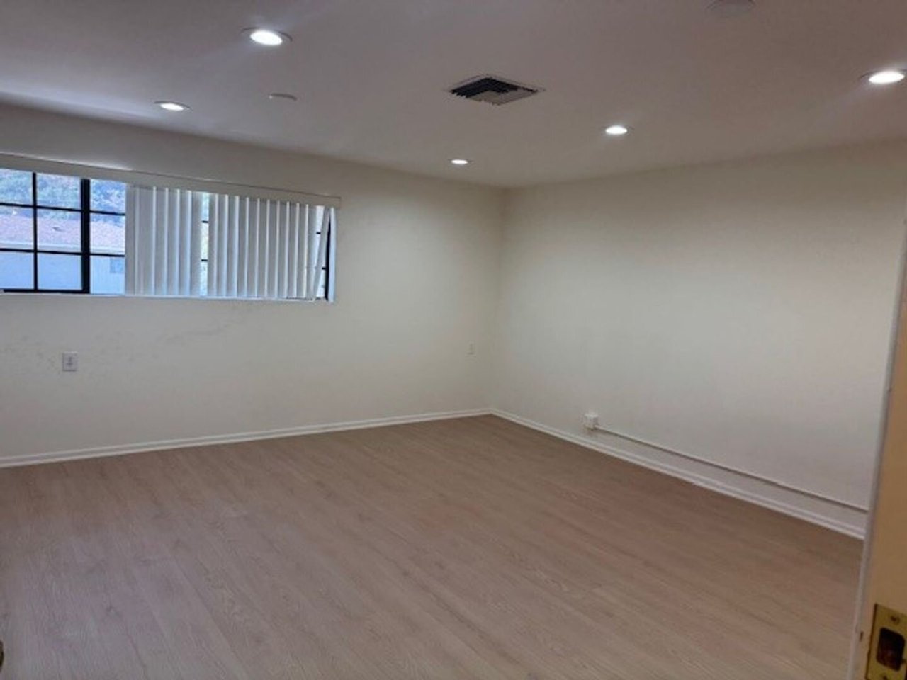 2951 Honolulu Ave. #A La Crescenta, CA 91214