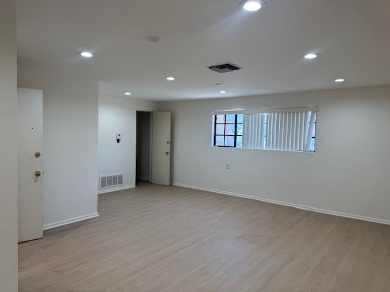 2951 Honolulu Ave. #A La Crescenta, CA 91214