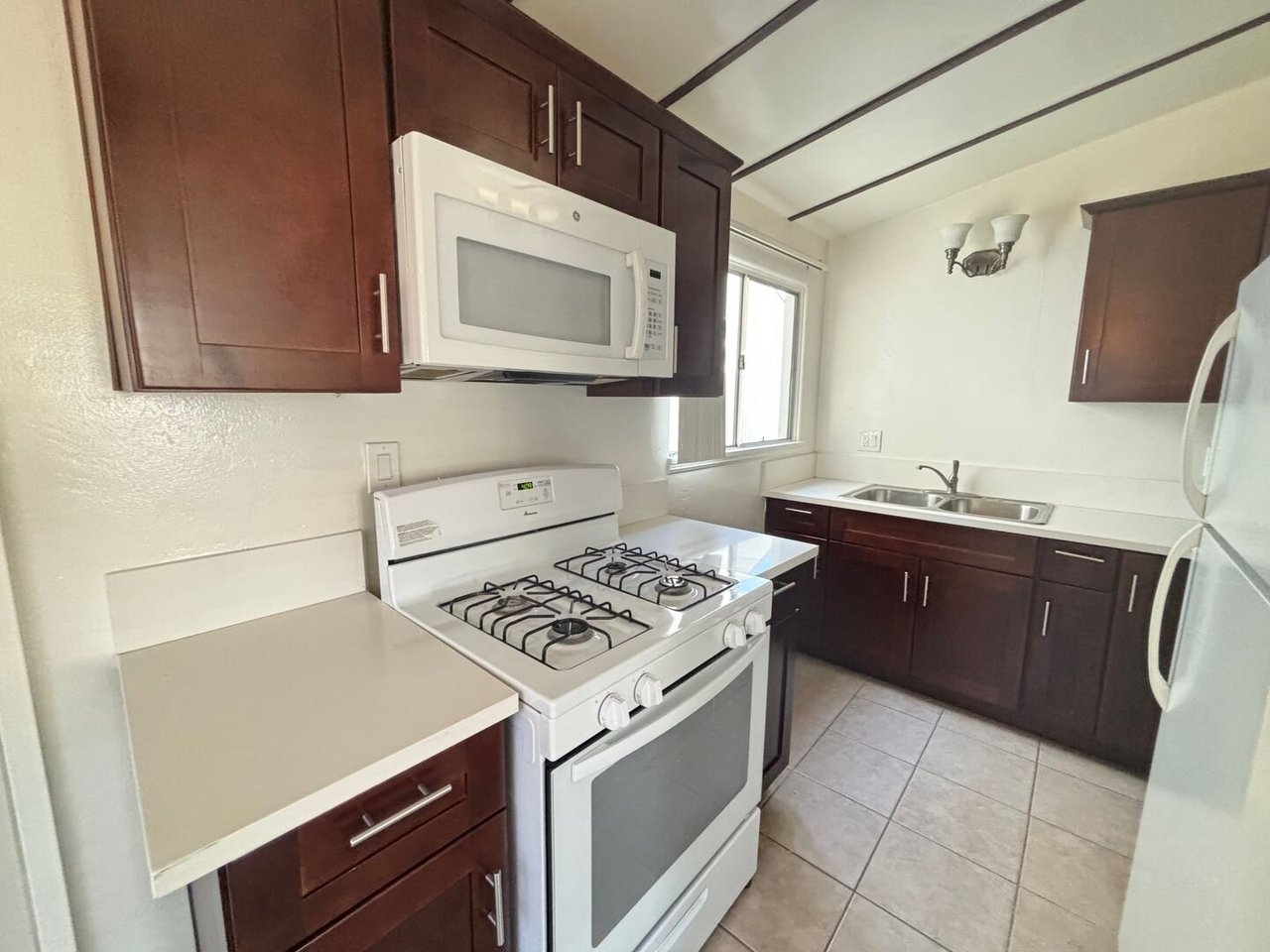 10313 Eldora Ave Sunland, CA 91040
