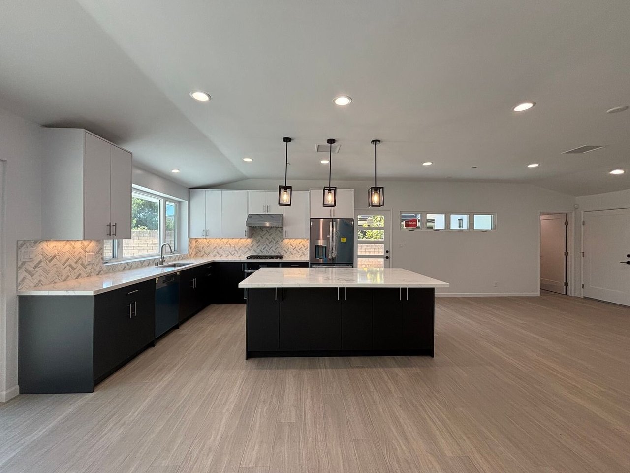 2230 Sherwood Place Glendale, CA 91206