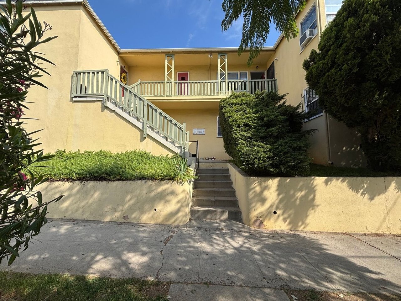 4373 Sunset Dr Los Angeles, CA 90027
