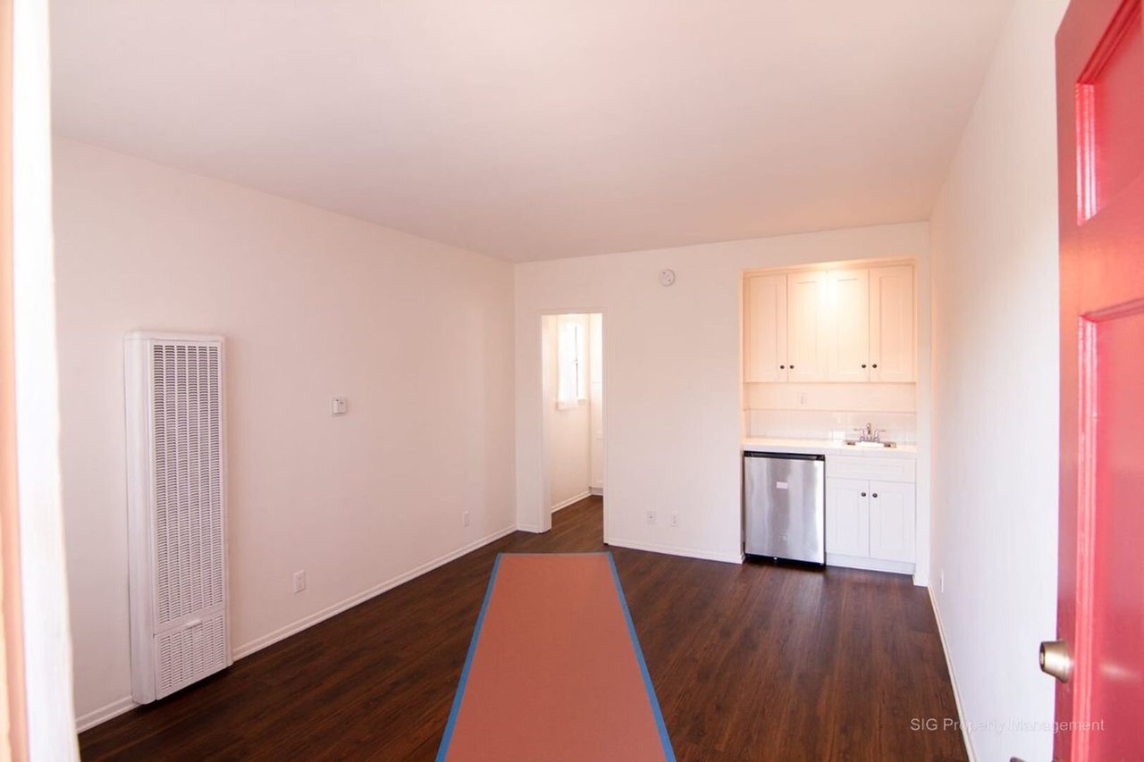 4373 Sunset Dr Los Angeles, CA 90027