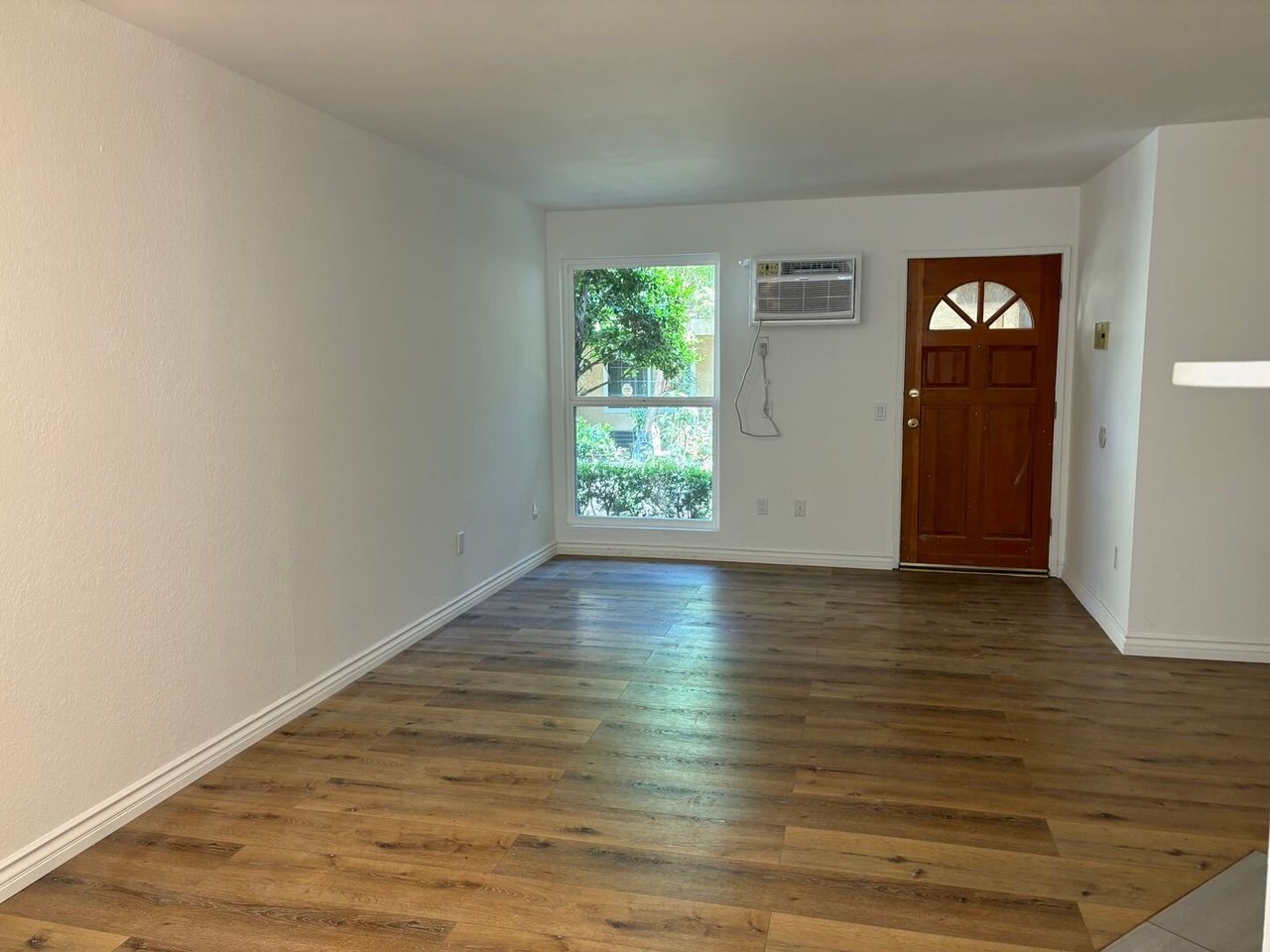 10635 Sherman Grove #8 Sunland, CA 91040