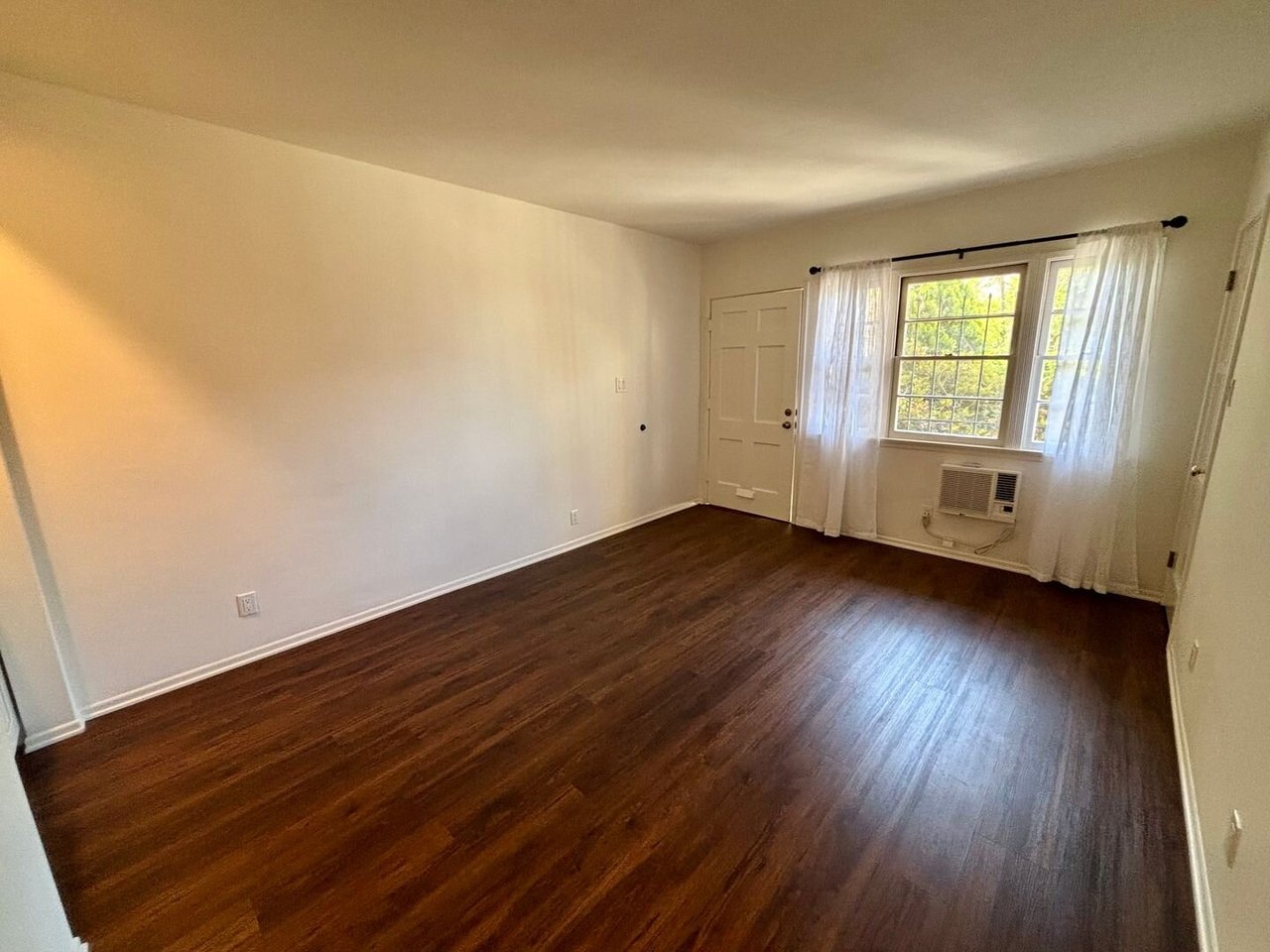 4371 Sunset Dr Los Angeles, CA 90027