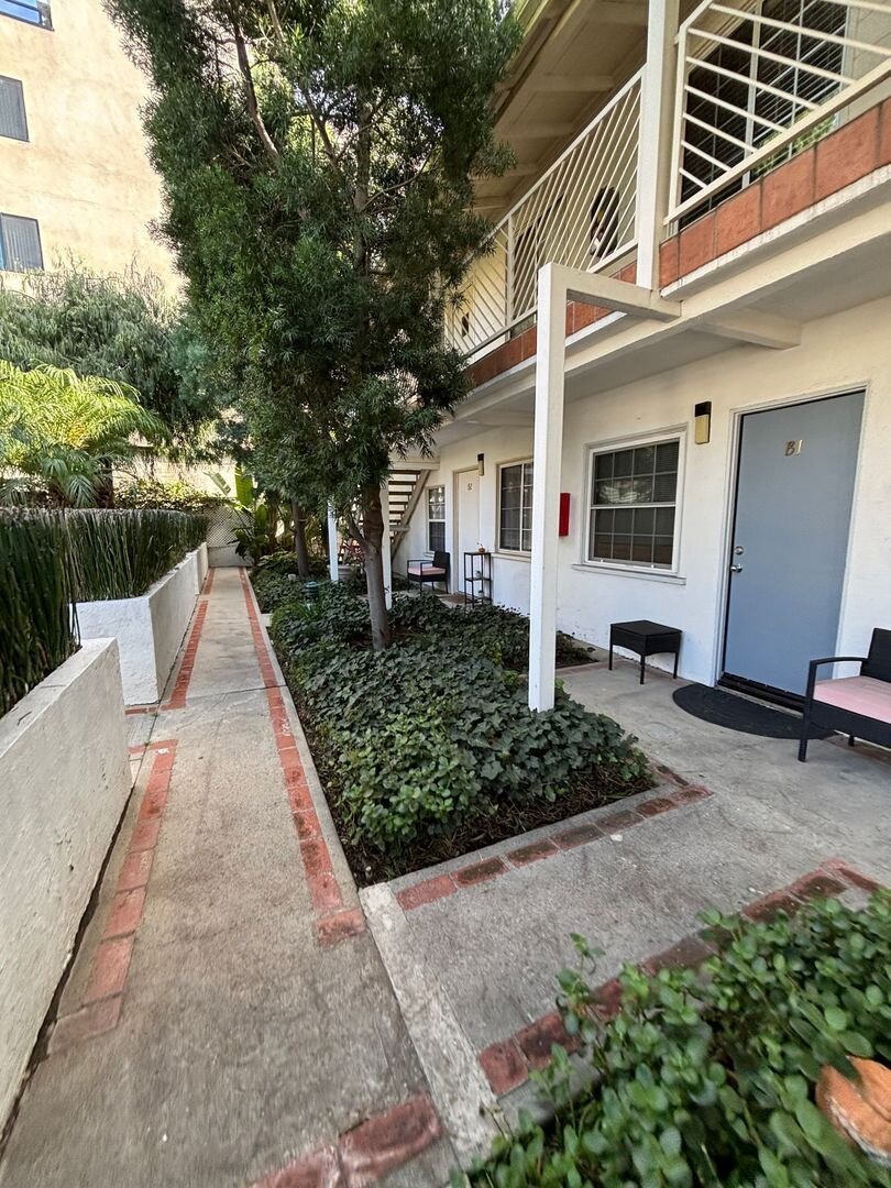 10814-10818 Blix St - 818-7 North Hollywood, CA 91602
