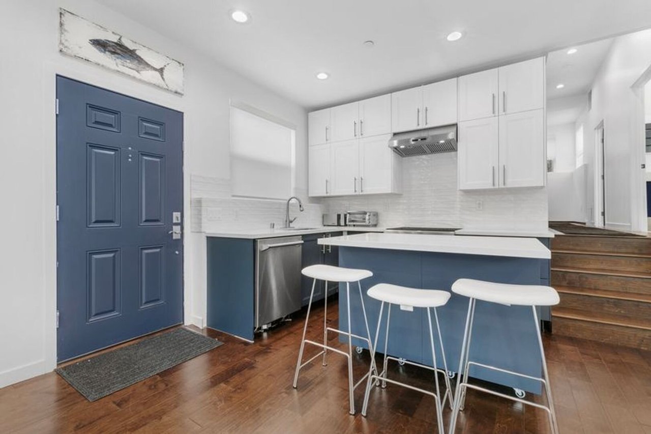 2748 Hollister Terrace Glendale, CA 91206