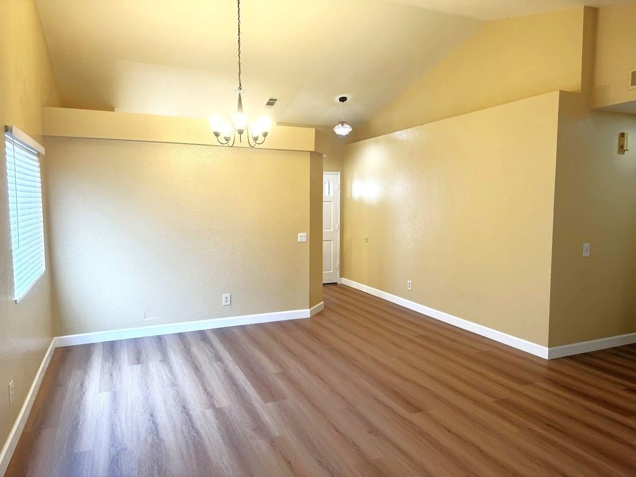 11968 Maple Leaf Ln Fontana, CA 92337