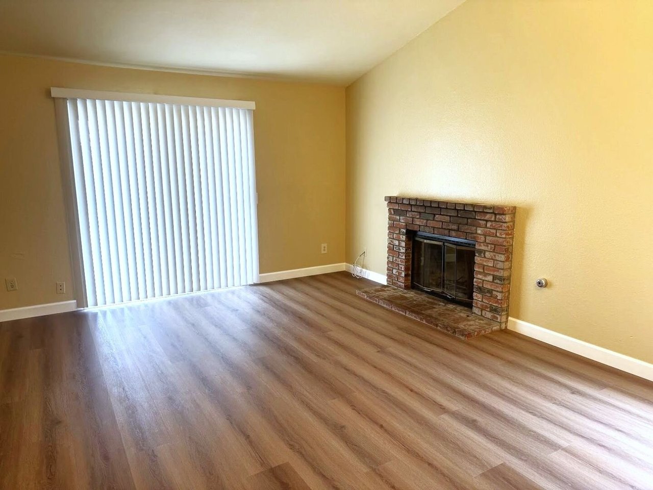 11968 Maple Leaf Ln Fontana, CA 92337