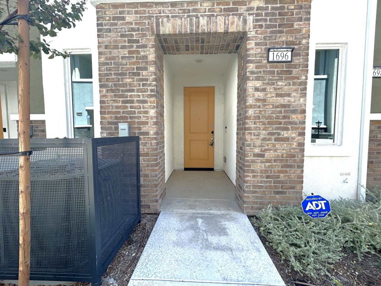 1696 Cayton Loop West Covina, CA 91790