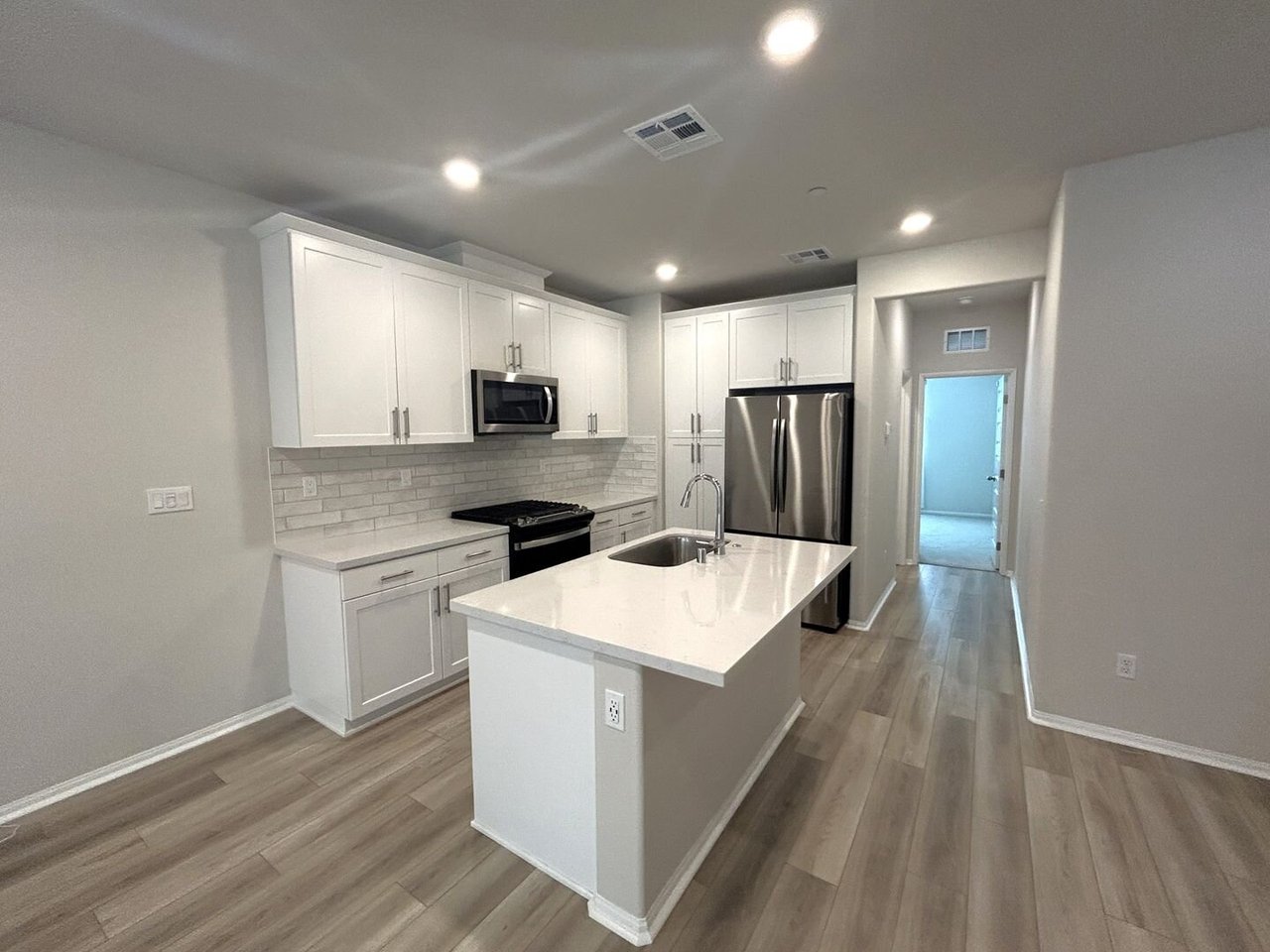 1696 Cayton Loop West Covina, CA 91790