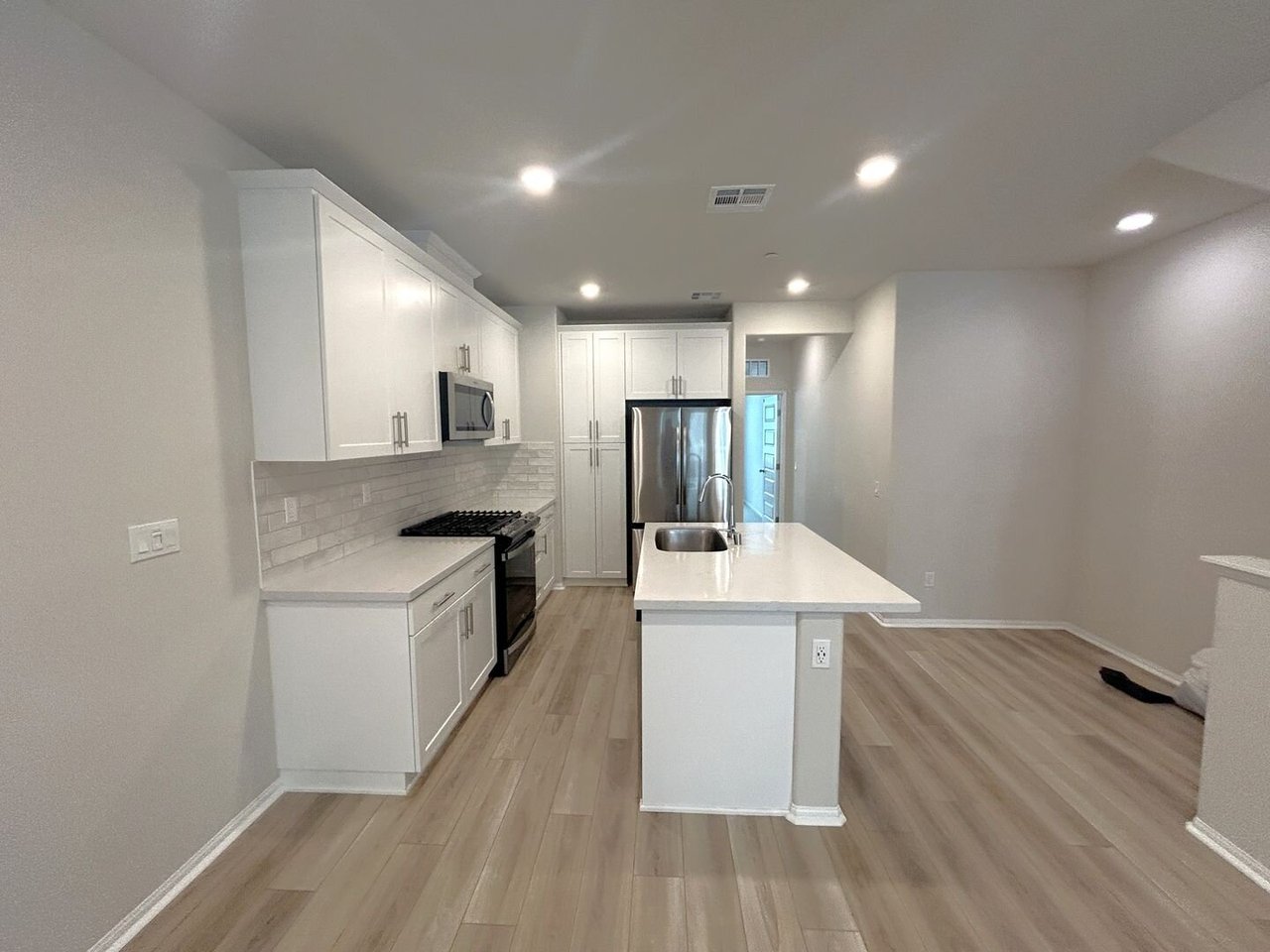 1696 Cayton Loop West Covina, CA 91790