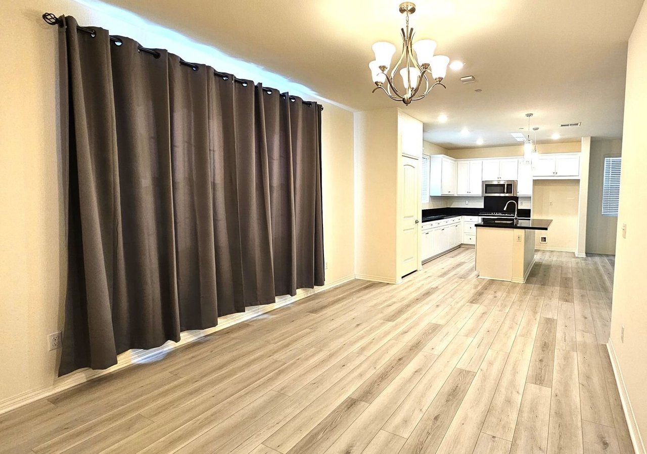 16736 Stags Leap Ln Fontana, CA 92336